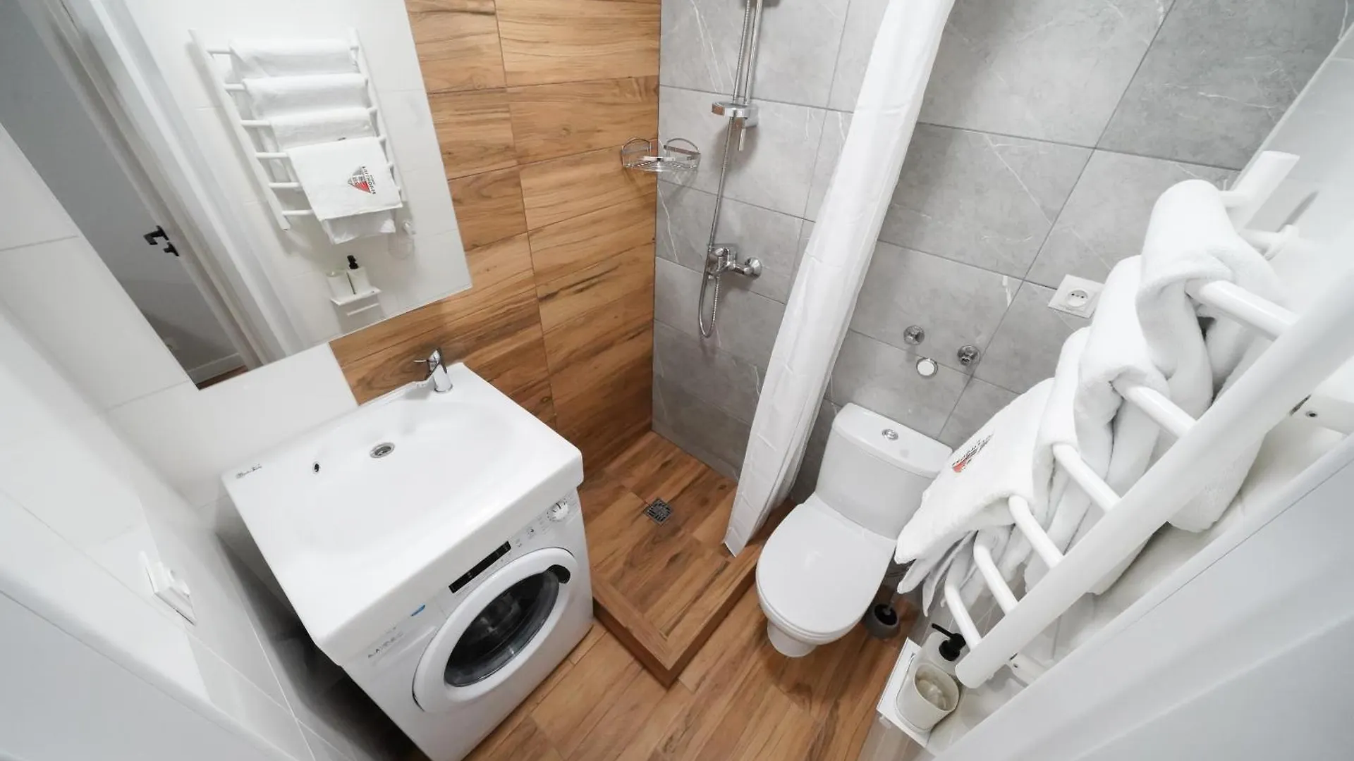 Myfreedom Apartments: Metro Pecherskaya Military Hospital Kyiv 0*,